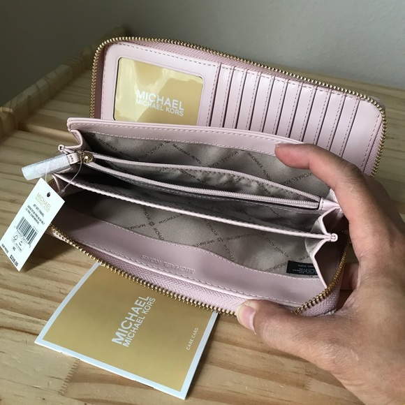 Michael Kors Wallet🎈🎈 - Picture 6 of 7